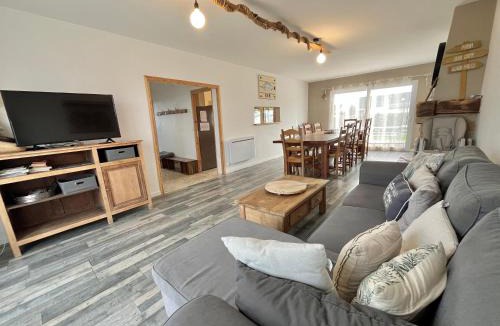 Asnelles House | La maison penchée, avec jardin à 50m de la plage