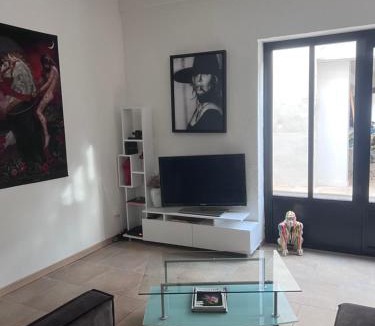 Aigues-Mortes Medieval City House | La Maison Perrin