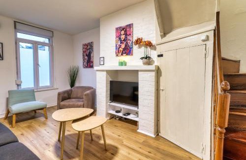 Saint-Honore - Jeanne d'Arc House | La Maison POP, Centrale, Déco Branchée, Netflix