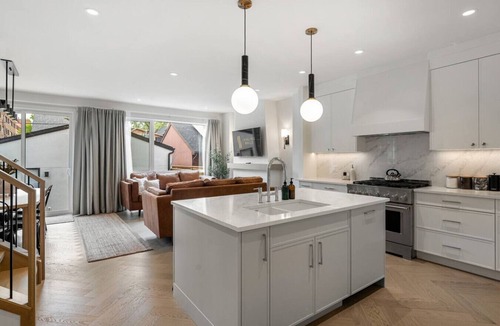 Kensington Apartment | La Maison | Pvt Hot Tub | Kensington | 2500 sqft