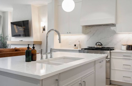 Kensington Apartment | La Maison | Pvt Hot Tub | Kensington | 2500 sqft
