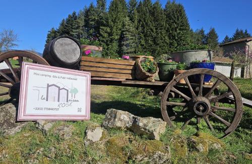 Bertignat Hotel | La Maison Rose Bertignat