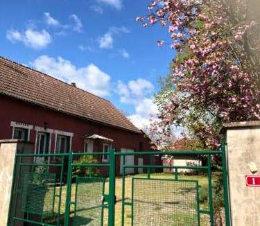 Vievy House | La Maison Rose