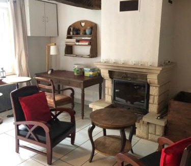 Vievy House | La Maison Rose