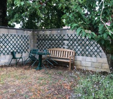 Vievy House | La Maison Rose