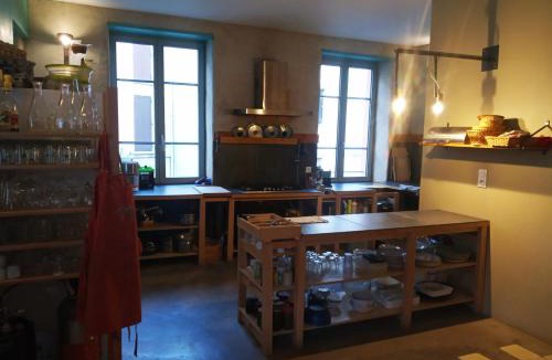 Cret de Roc Hostel | La Maison Rouge - Backpacker Hostel