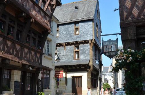 Chinon Apartment | La Maison Rouge