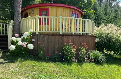 Saint-Roch-de-Mekinac Other | La Maison sous les arbres