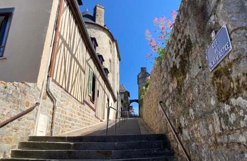 Domfront Bed & Breakfast | La maison sur les remparts