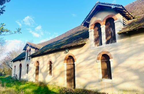 Courcival House | La Maison Sycomorette