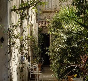 Moux Bed & Breakfast | La Maison Tataouine