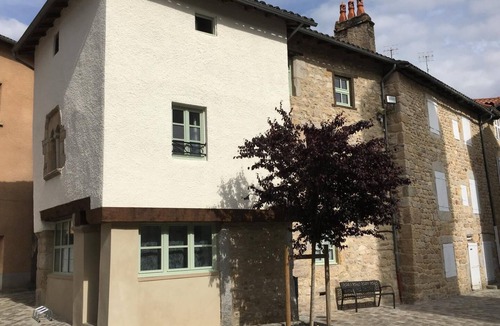 Le Malzieu-Ville House | La Maison Toute de Travers