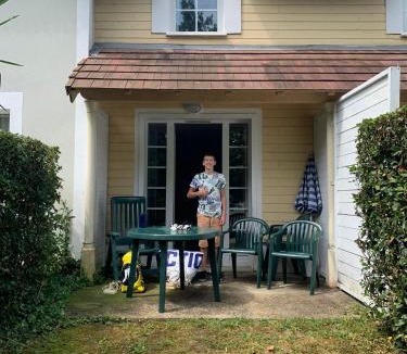 Marciac House | La Maison Tranquille at the Lake 1 Bedroom House