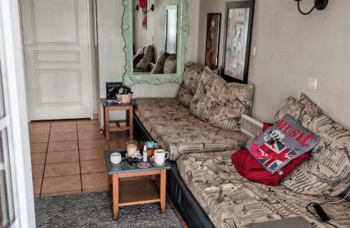 Marciac House | La Maison Tranquille at the Lake 1 Bedroom House
