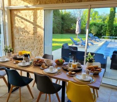 Genille Bed & Breakfast | La Maison Tuffeau Bed and Breakfast