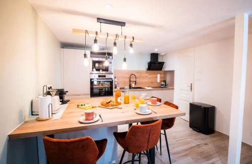 La Maladrerie Apartment | La Maison Velours - 2 Bedrooms - Cozy et Elegant