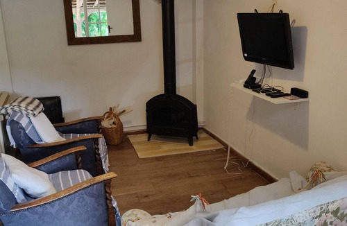 Tortefontaine Cottage | La Maison Verte