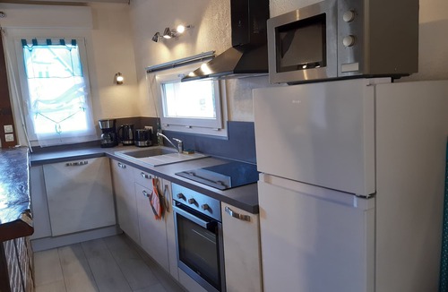 Le Vieil-Evreux House | La Maison Vesta: quiet, courtyard, enclosed parking lot