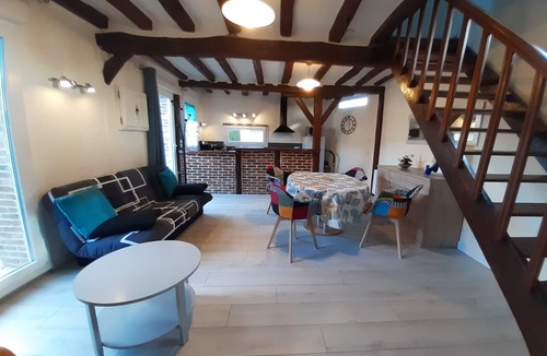 Le Vieil-Evreux House | La Maison Vesta: quiet, courtyard, enclosed parking lot