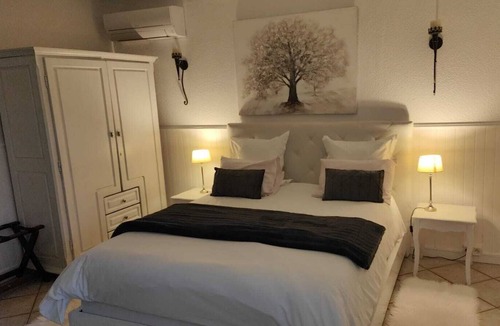 Crest Bed & Breakfast | La Maison XV