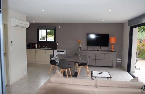 Montsegur-sur-Lauzon House | La Maisonnette, gite de garance