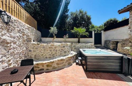Foix House | La Maisonnette de Mouragues