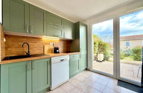 Calvisson Apartment | La Maisonnette du mas, 6 guests, Pool in Calvisson