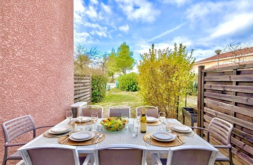Calvisson Apartment | La Maisonnette du mas, 6 guests, Pool in Calvisson