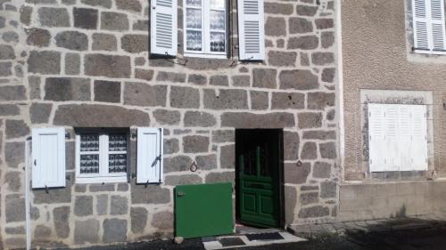 Saint-Projet-de-Salers House | la maisonnette