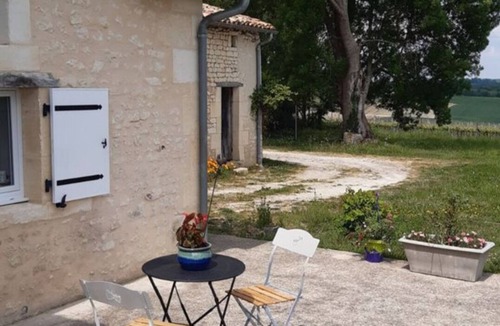 Ozillac House | La Maisonnette Soleil Levant. Jonzac 5 min.