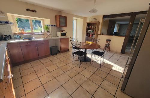 Camembert House | La maisons aux volets bleus