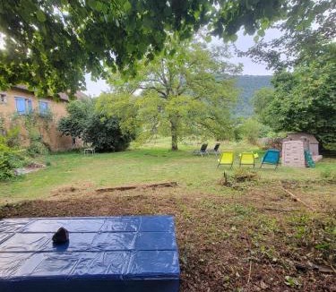 Camembert House | La maisons aux volets bleus