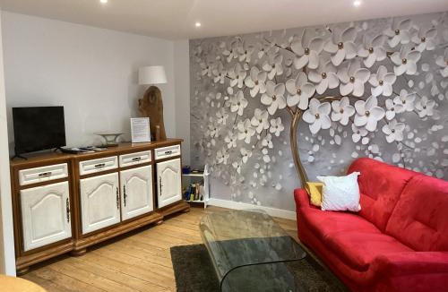 Ornans House | La Mamone