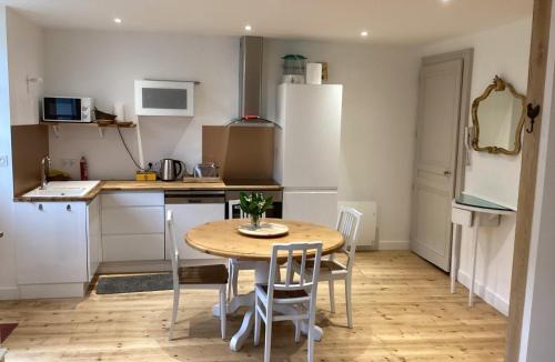 Ornans House | La Mamone