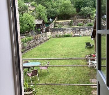 Ornans House | La Mamone