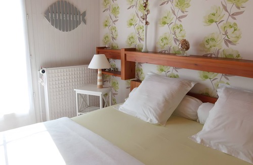 Piriac-sur-Mer Bed & Breakfast | La Marée Hôtes Guesthouse – Poolside Retreat