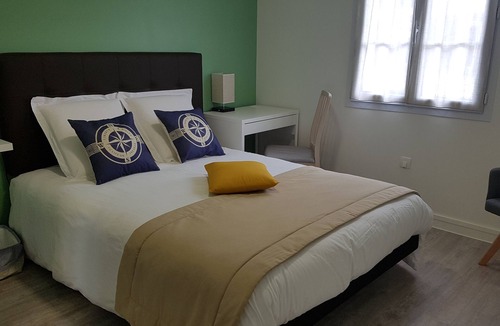 Les Mureaux Bed & Breakfast | LA MARINA-Center-Parking-StationtoParis Chambre LAGON