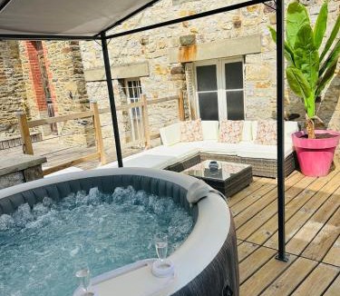 Cesson-Sevigne Villa | La Marine - Maison Cesson Sévigné Spa & jeux