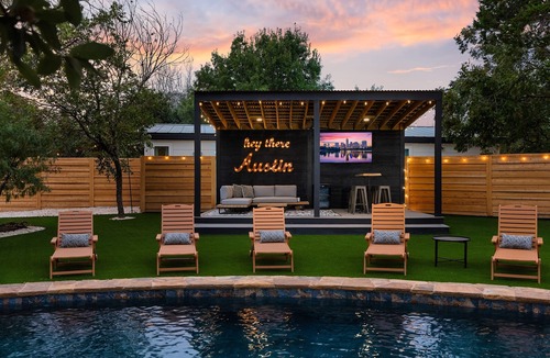 Flournoy Acres House | ~La Mariposa~ Best Backyard in Austin ~Sleeps 25