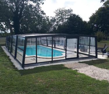 Etais-la-Sauvin House | LA MARSEILLAISE 15 PERS PISCINE