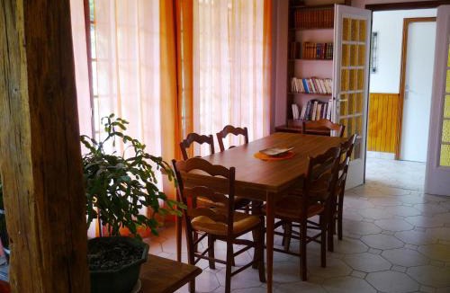 Saint-Germain-de-Livet House | La martinière - Au cours du ruisseau