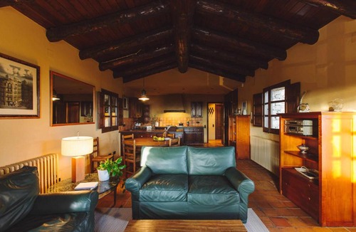 Sant Pere de Torello House | La masovería de Mas Redortra