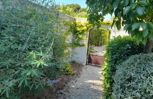 Villeneuve-les-Avignon Bed & Breakfast | La Mathilde