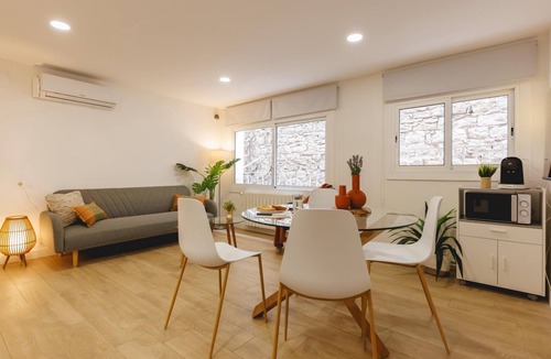 Old Town Apartment | La Mercè - Holiday Apartment Rental in Girona | Bravissimo