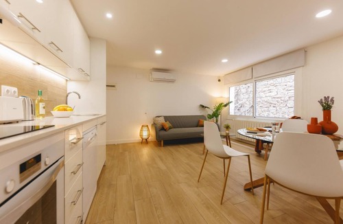 Old Town Apartment | La Mercè - Holiday Apartment Rental in Girona | Bravissimo