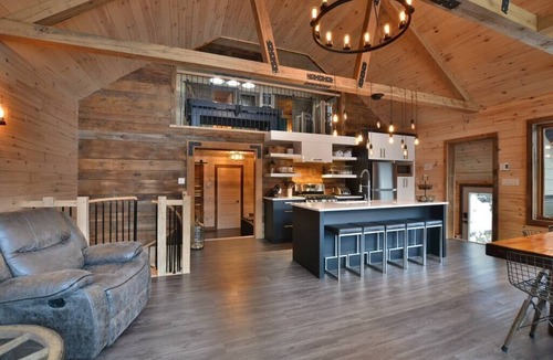 Lac-Simon Ski Chalet | LA MERVEILLE LUXURY CHALET, LAKESIDE SPA