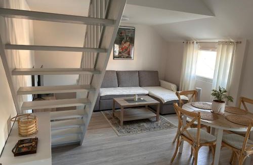 Saint-Denis Apartment | La Mezza9