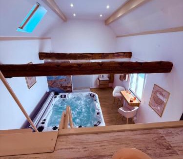 Bellaing House | La Mezzanine - Chambre avec Spa