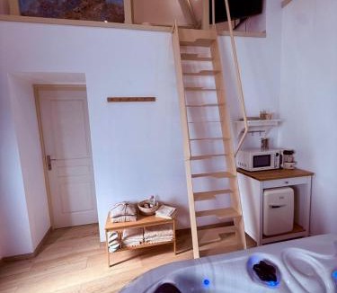 Bellaing House | La Mezzanine - Chambre avec Spa