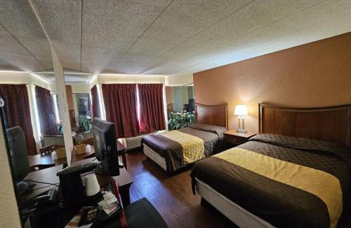 Monmouth Junction Hotel | La Mirage Motor Inn